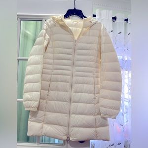 This coat is so warm and lightweight and can be crushed and carry in your bag